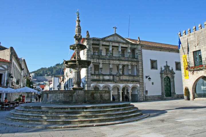 photo-1-chafariz_e_misericordia_de_viana_do_castelo-fileminimizer