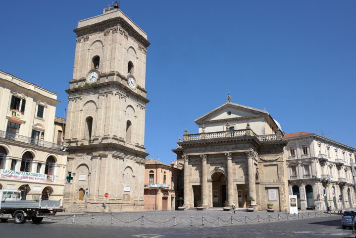 photo-1-lanciano_-_cattedrale_della_madonna_del_ponte-fileminimizer