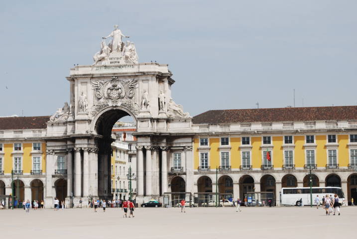 photo-1-lisboa_-_praca_do_comercio-fileminimizer