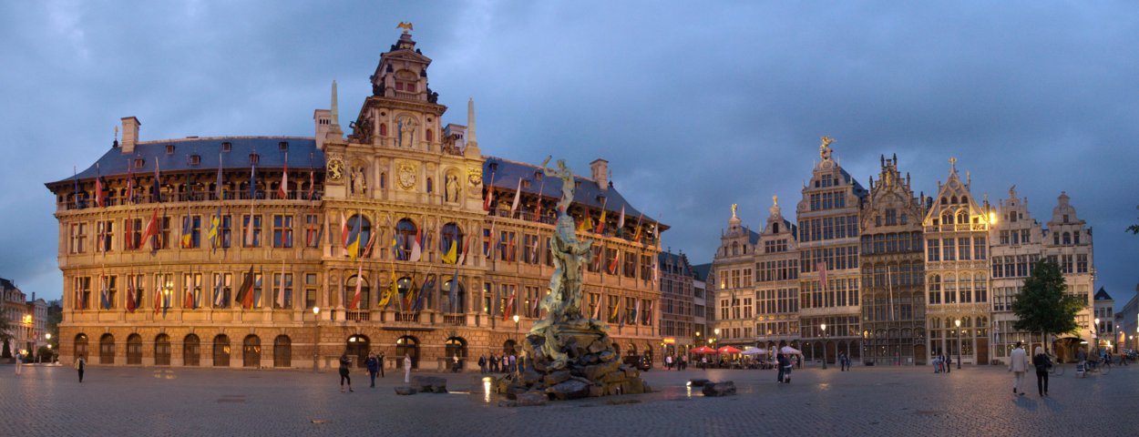 photo-1-grote_markt_at_night_antwerpen-fileminimizer