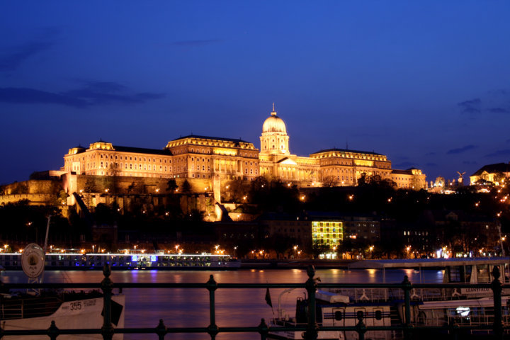 photo-2-budapest_castle_night_5-fileminimizer