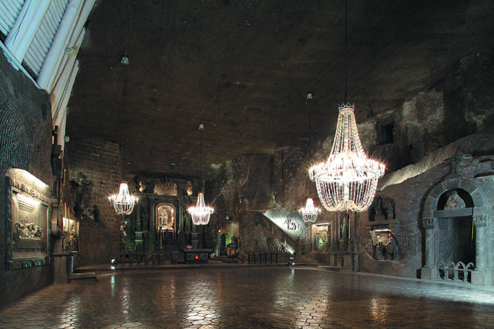 photo-2-kopalnia_soli_wieliczka_kaplica_sw_kingi_01-fileminimizer