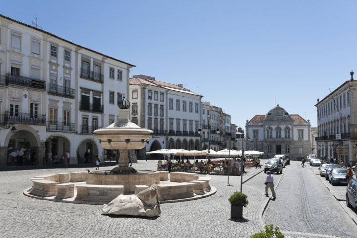 photo-2-evora_-_praca_do_giraldo-fileminimizer