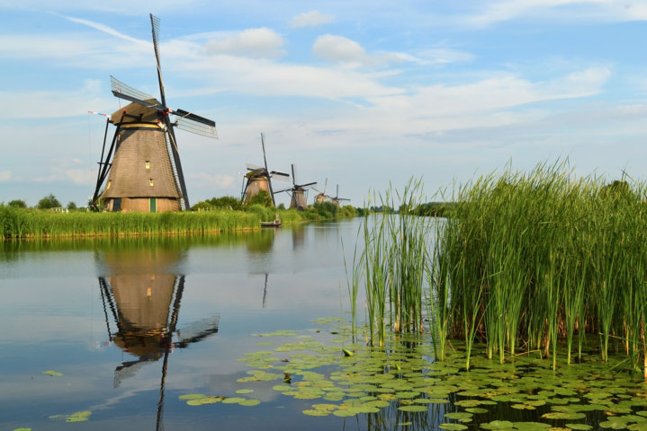 photo-2-the_windmills_of_kinderdijk-fileminimizer