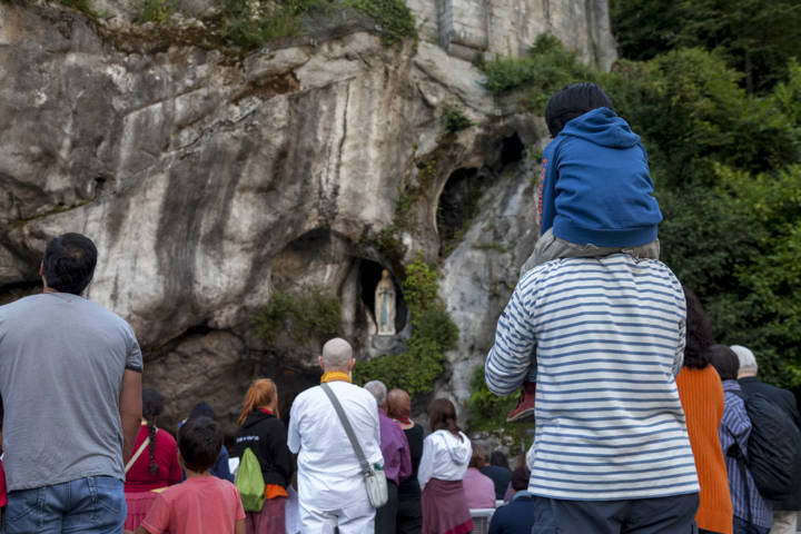 PHOTO 3-grotto of the apparitions. Grotte 2014 -® P. Vincent www.lourdes.photo (FILEminimizer)