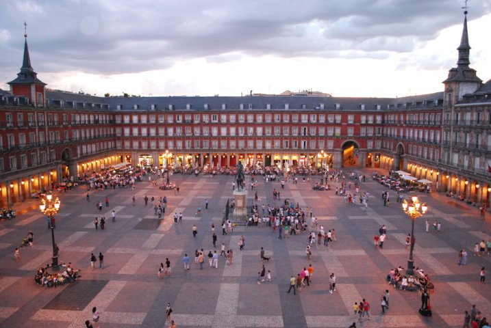 photo-3-plaza_mayor_de_madrid_06-fileminimizer