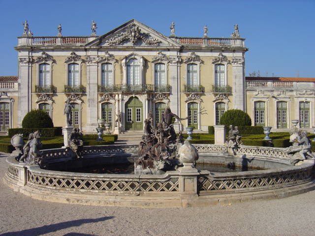 photo-3-queluz_palace_facade_and_triton_fountain-fileminimizer