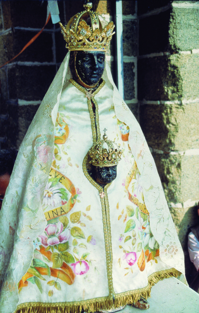 photo-3-vierge-noire-puy-en-velay-fileminimizer