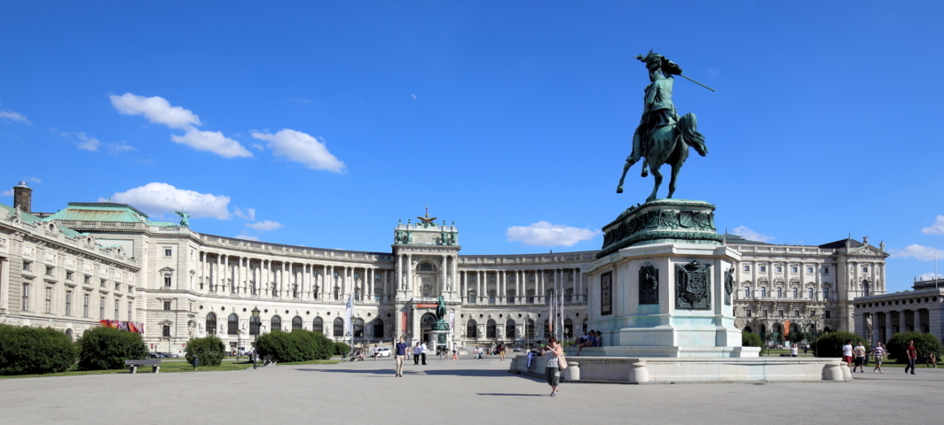 photo-3-wien_-_neue_hofburg-fileminimizer