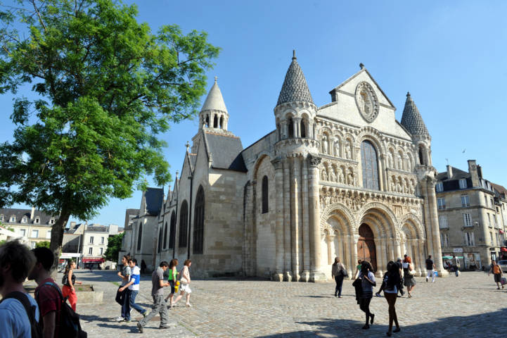 photo-3-glise-nd-la-grande-daniel-proux-ville-de-poitiers-fileminimizer