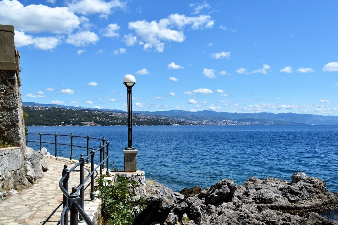 Image par Andrea Som de Pixabay OPATIJA JOUR 5 (FILEminimizer)